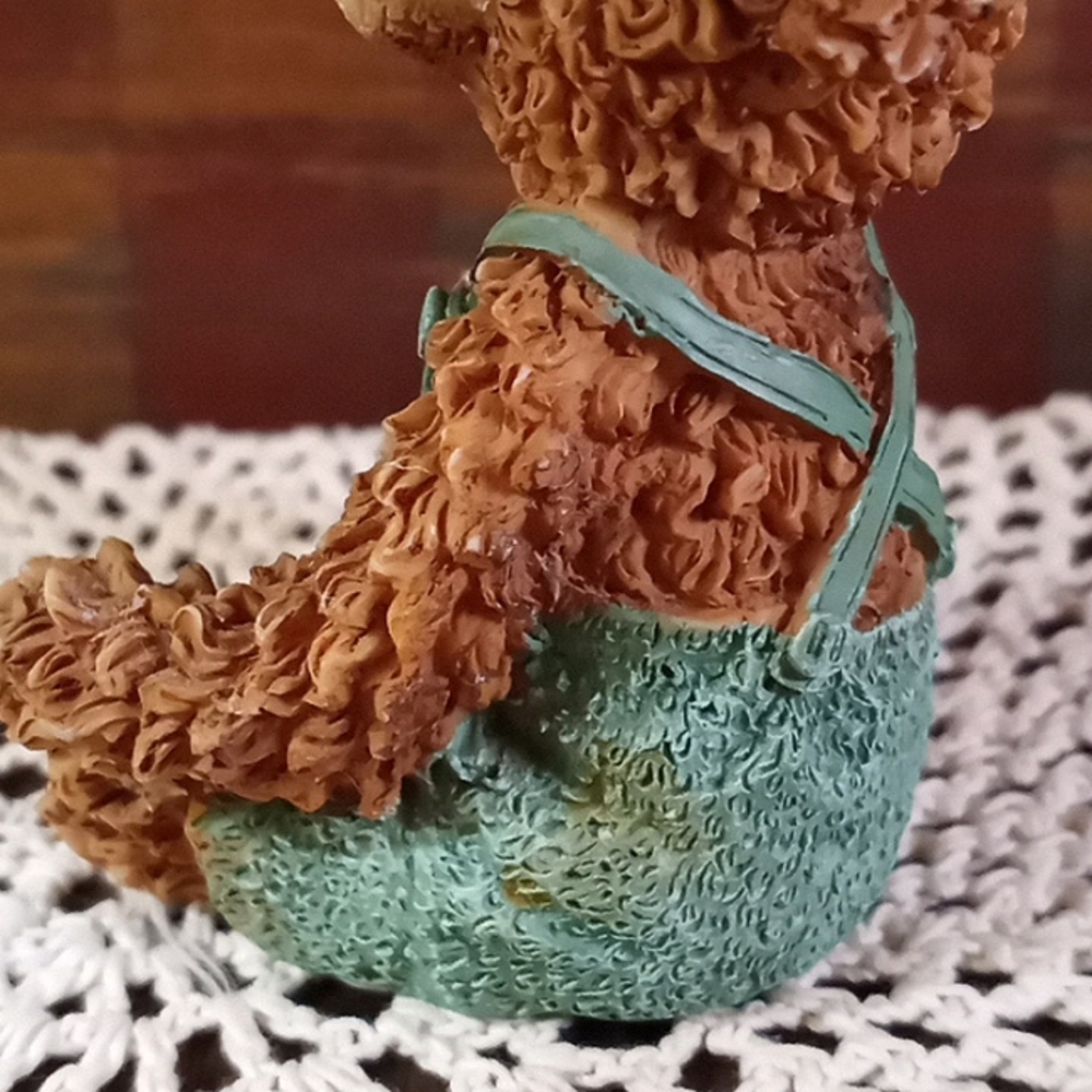 "1990" RESIN TEXTURED TEDDY BEAR WITH GREEN OVERALLS(CH/TP) - Picture 14 of 14